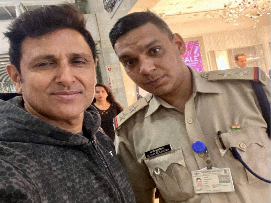 Actor Parvin Dabas’ Post About CISF Jawan Helping Visually Impaired Man Goes Viral, Wins Hearts Actor Parvin Dabas Post About CISF Jawan Helping Visually Impaired Man Goes Viral Wins Hearts Actor Parvin Dabas’ Post About CISF Jawan Helping Visually Impaired Man Goes Viral, Wins Hearts