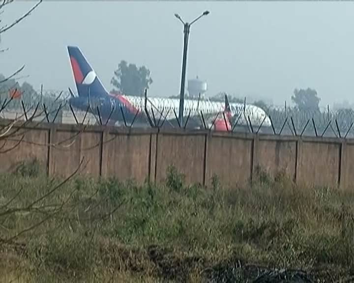 It was a hoax call said Jamnagar  Collector on Moscow-Goa chartered flight diverted to Jamnagar, Gujarat Moscow-Goa Chartered Flight: જામનગરમાં ઈમરજન્સી લેન્ડિંગ કરનારી ફલાઈટમાં બોંબ હોવાની વાત અફવા સાબિત થઈ