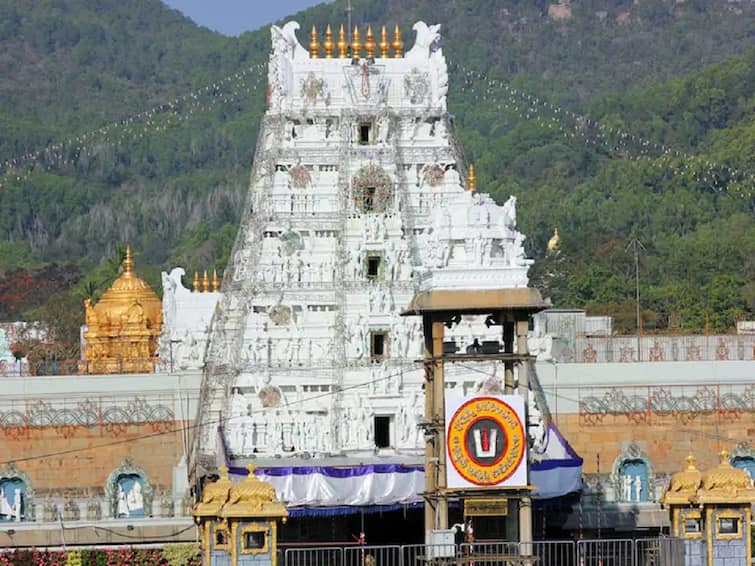 Tirumala Hundi Income And Rush Details on January 10th Tirumala Hundi Income: తిరుమలలో కొనసాగుతున్న వైకుంఠ ద్వార దర్శనం, నిన్న హుండీ ఆదాయం ఎంతంటే?