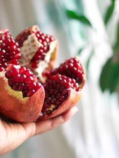 Pomegranate : जाणून घेऊया डाळिंबाचे इतर फायदे..