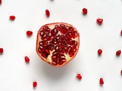Pomegranate : जाणून घेऊया डाळिंबाचे इतर फायदे..