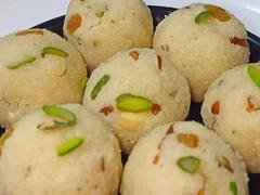 Kesar Malai Ladoo: सर्दियों में रहना है पूरे दिन हाइड्रेट तो केसर मलाई लड्डू के बहाने पीजिए खूब पानी, यह है पूरी रेसिपी