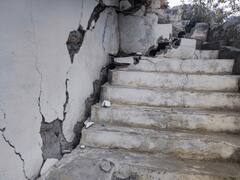 धंसते हुए जोशीमठ में 'खतरा' बनी इमारतें कुछ देर में होंगी जमींदोज, हटाए गए 4 हजार लोग