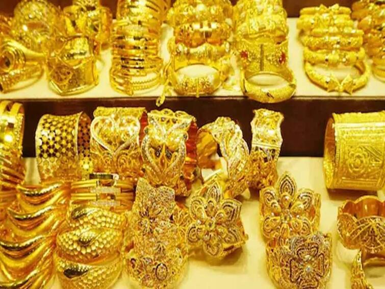 Gold Silver Price  Today january 10 gold silver price today in chennai Gold, Silver Price Today : உடனே சேமிங்க.. ஹேப்பி நியூஸ் மக்களே...குறைந்தது தங்கம் விலை; இன்றைய நிலவரம் இதுதான்..