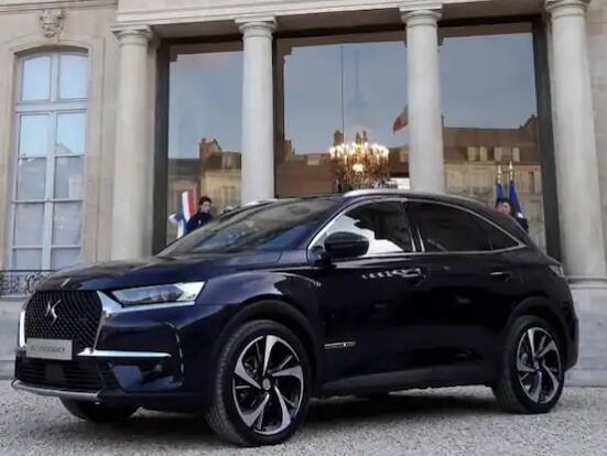 ਫਰਾਂਸ ਦੇ ਰਾਸ਼ਟਰਪਤੀ ਇਮੈਨੁਅਲ ਮੈਕਰੋਨ ਪਹਿਲੇ ਰਾਸ਼ਟਰਪਤੀ ਹਨ ਜਿਨ੍ਹਾਂ ਕੋਲ ਆਪਣੀ ਸਰਕਾਰੀ ਕਾਰ ਵਜੋਂ DS 7 ਕਰਾਸਬੈਕ ਹੈ। ਇਹ ਇੱਕ ਬਹੁਤ ਹੀ ਉੱਨਤ ਕਾਰ ਹੈ, ਇੱਕ ਬਹੁਤ ਹੀ ਸੁਰੱਖਿਅਤ ਕਾਰ ਹੈ।