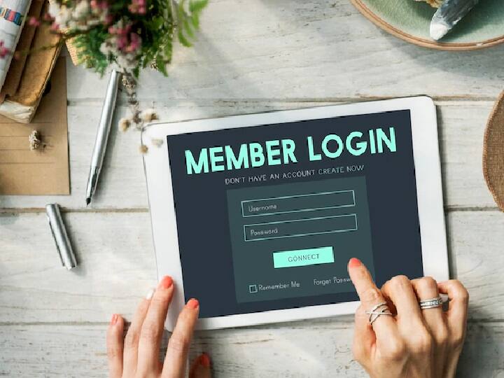 अगर आपके पास भी UAN नंबर नहीं है तो परेशानी होने की जरूरत नहीं है. पीएफ बैलेंस पता करने के लिए आप अपने रजिस्टर्ड मोबाइल नंबर से 011-229014016 पर मिस्ड कॉल देकर पीएफ बैलेंस चेक कर सकते हैं.