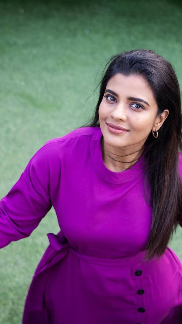 பின், அசத்த போவது யாரு என்ற நிகழ்ச்சியை தொகுத்து வழங்கினார்