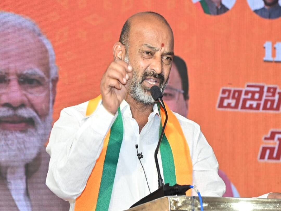 Bandi Sanjay on KCR: సోమేష్ కుమార్ను తొలగించి, తెలంగాణకు కేటాయించిన వ్యక్తిని సీఎస్గా నియమించాలి BJP State President Bandi Sanjay Fires on CM KC Chandrasekhar Rao About CS Somesh Kumar Issue Bandi Sanjay on KCR: సోమేష్ కుమార్ను తొలగించి, తెలంగాణకు కేటాయించిన వ్యక్తిని సీఎస్గా నియమించాలి