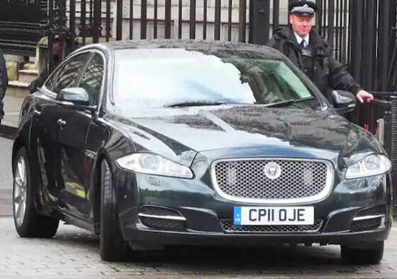 ਬ੍ਰਿਟੇਨ ਦੇ ਸਾਬਕਾ ਪ੍ਰਧਾਨ ਮੰਤਰੀ ਬੋਰਿਸ ਜਾਨਸਨ ਦੀ ਸਰਕਾਰੀ ਕਾਰ ਜੈਗੁਆਰ ਐਕਸਜੇ ਹੈ, ਜਿਸ ਨੂੰ 'ਸੈਂਟੀਨਲ' ਕਿਹਾ ਜਾਂਦਾ ਹੈ। ਜਗੁਆਰ ਐਕਸਜੇ ਵਿਸ਼ਵ ਨੇਤਾਵਾਂ ਦੇ ਹੋਰ ਅਧਿਕਾਰਤ ਵਾਹਨਾਂ ਨਾਲੋਂ ਵਧੇਰੇ ਆਕਰਸ਼ਕ ਦਿਖਾਈ ਦਿੰਦੀ ਹੈ। ਇਹ ਇੱਕ ਬਖਤਰਬੰਦ ਕਾਰ ਵੀ ਹੈ।