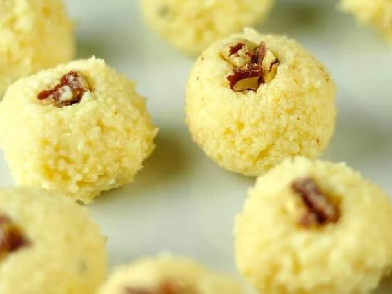 Kesar Malai Ladoo: सर्दियों में रहना है पूरे दिन हाइड्रेट तो केसर मलाई लड्डू के बहाने पीजिए खूब पानी, यह है पूरी रेसिपी