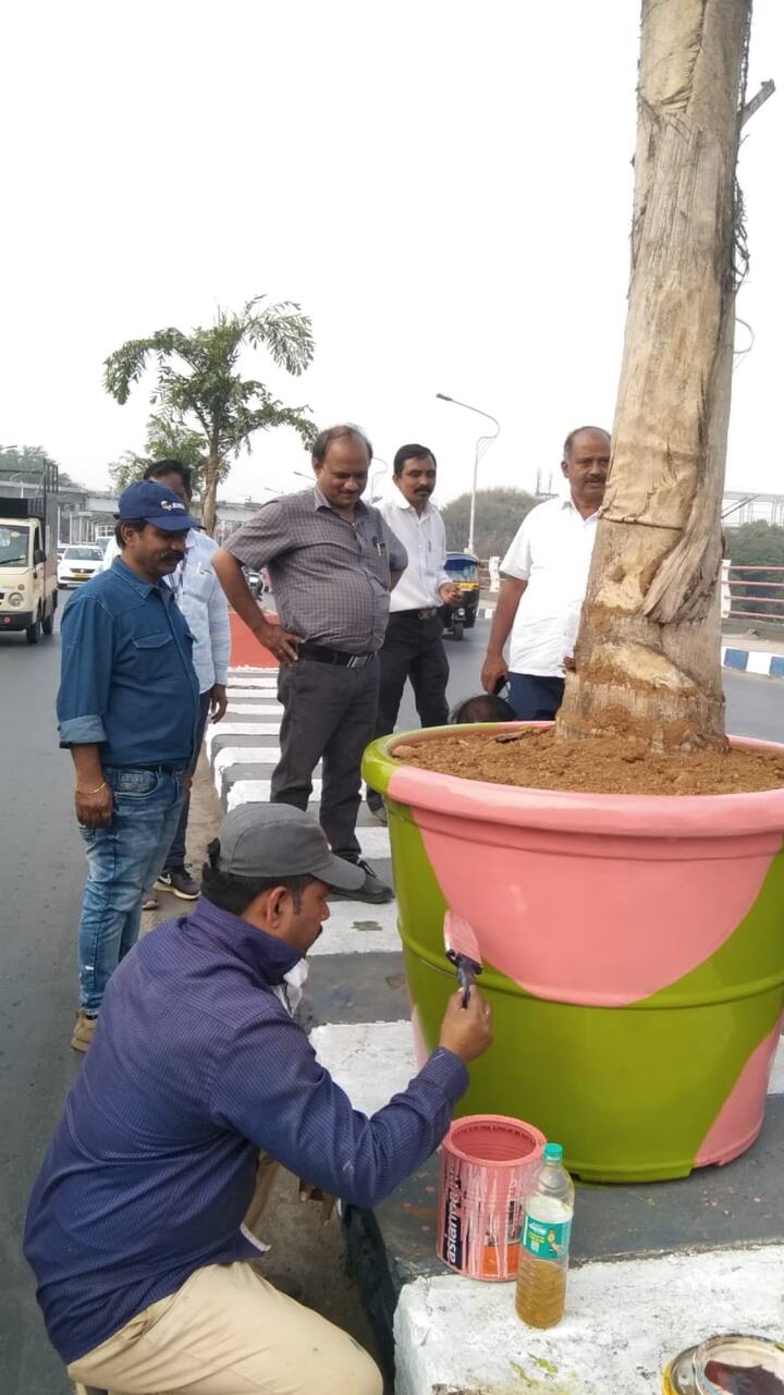 जी -20 परिषदेसाठी शहरात कुठेही पूर्णपणे वाहतूक बंद राहणार नाही आहे. मात्र विमानतळ ते सेनापती बापट मार्गावर मेट्रोचं काम बंद राहणार आहे. आवश्यकतेनुसार शहरातील वाहतूकीत बदल करण्यात करण्यात येणार आहे.
