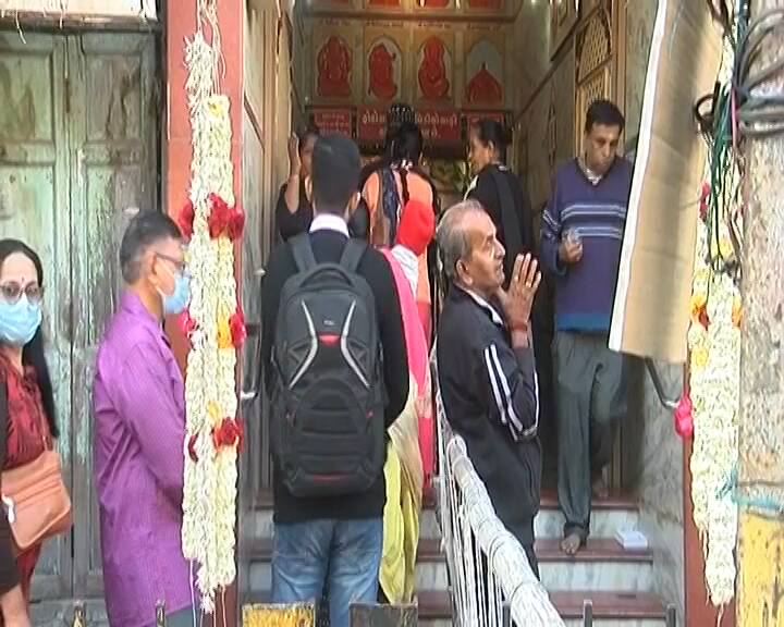 વડોદરામાં ગણેશ ભગવાનના મંદિરે અંગારકી ચોથને લઈને ભક્તો ઉમટી પડ્યા.