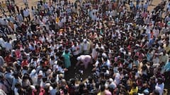 PHOTO: काळ्या मातीत बैलगाडी शर्यतीचा थरार, अंगावर शहारे आणणारे दृश्य 