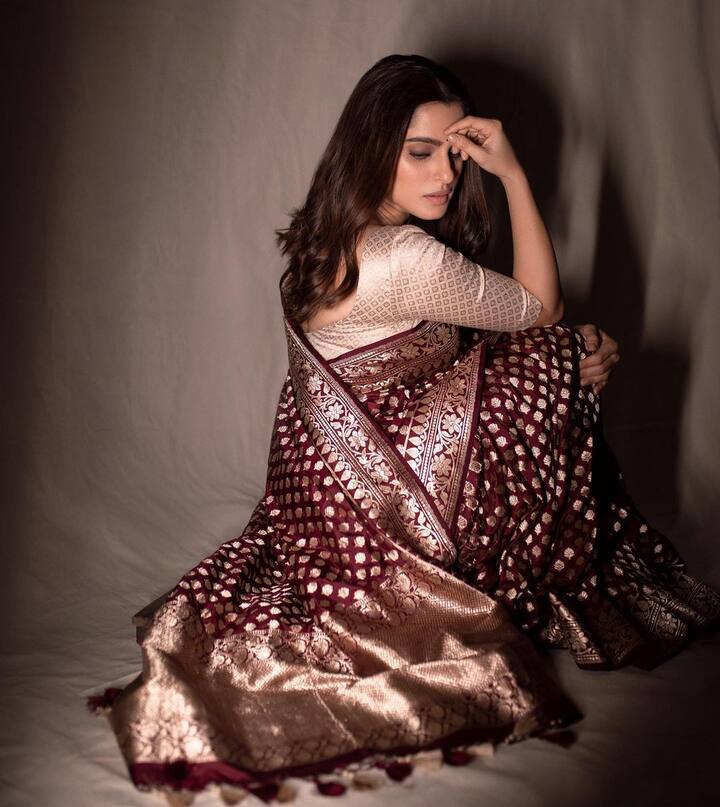 प्रियाच्या या फोटोला अनेक नेटकऱ्यांनी लाइक्स आणि कमेंट्स केल्या आहेत.(Priya Bapat/instagram)