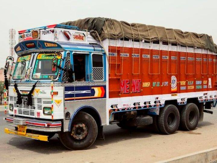 Why Truck Driver tie black tube strips behind truck know reason behind this ट्रक वाले गाड़ी के पीछे ये टायर की ट्यूब काटकर क्यों लगाते हैं? ये है इसका कारण