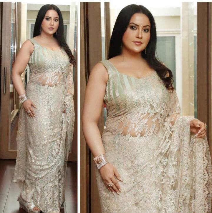 अमृता फडणवीस अपने ड्रेसिंग सेंस को लेकर भी सुर्खियों में रहती हैं. वह समय-समय पर नए लुक में नजर आती हैं.