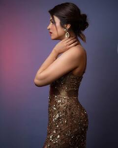 shraddha das: ગોલ્ડન ડ્રેસમાં એક્ટ્રેસ શ્રદ્ધા દાસનો કાતિલ અંદાજ, જુઓ તસવીરો