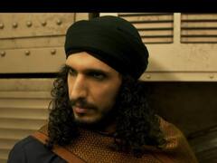 'हा रणवीर सिंह आहे?'; पठाणचा ट्रेलर रिलीज होताच नेटकऱ्यांना पडला प्रश्न