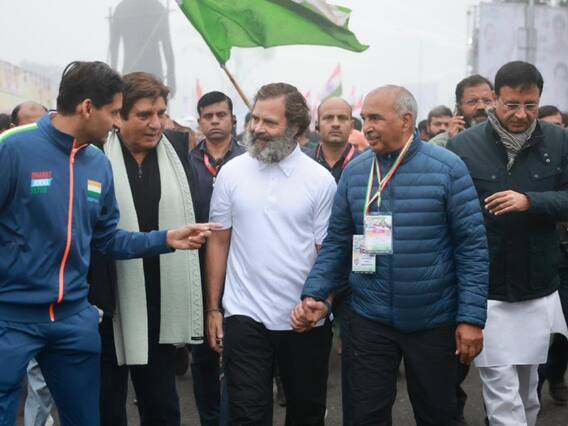 Bharat Jodo Yatra: पंजाब पहुंची भारत जोड़ो यात्रा, राहुल गांधी ने स्वर्ण मंदिर में टेका मत्था Bharat Jodo Yatra: पंजाब पहुंची भारत जोड़ो यात्रा, राहुल गांधी ने स्वर्ण मंदिर में टेका मत्था
