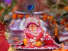 आज गणपति को लगाएं तिल और गुड़ के लड्डुओं का भोग, जानें क्या है खास वजह