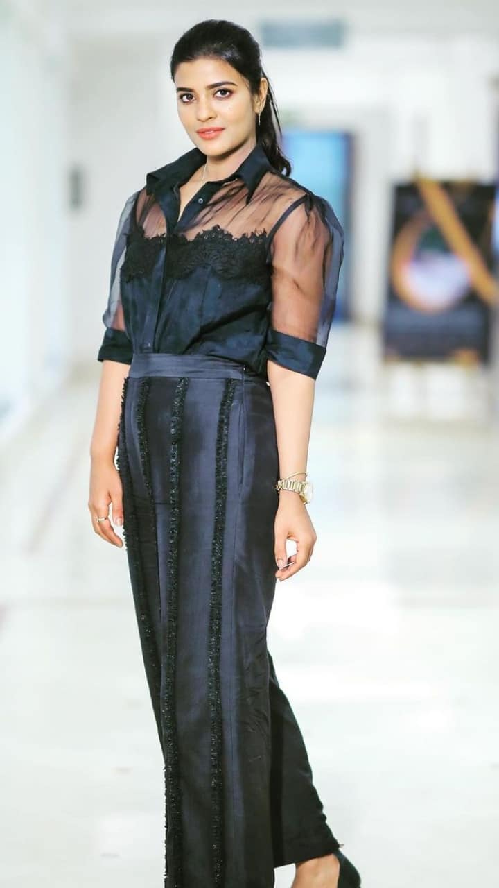 1990- ல் பிறந்த இவர், சென்னை எத்திராஜ் கல்லூரியில் பட்ட படிப்பை முடித்தார்