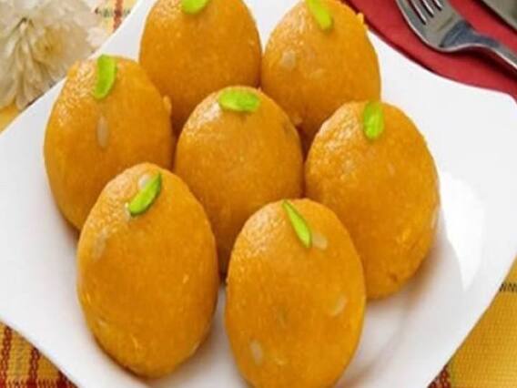 Kesar Malai Ladoo: सर्दियों में रहना है पूरे दिन हाइड्रेट तो केसर मलाई लड्डू के बहाने पीजिए खूब पानी, यह है पूरी रेसिपी