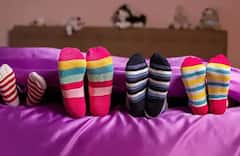 ਕੀ ਠੰਡ ‘ਚ ਜੁਰਾਬਾਂ ਪਾ ਕੇ ਸੌਣਾ ਚੰਗੀ ਆਦਤ ਹੈ? ਮਾਹਰ ਤੋਂ ਜਾਣੋ, ਤੁਸੀਂ ਗਲਤ ਕਰ ਰਹੇ ਹੋ ਜਾਂ ਸਹੀ