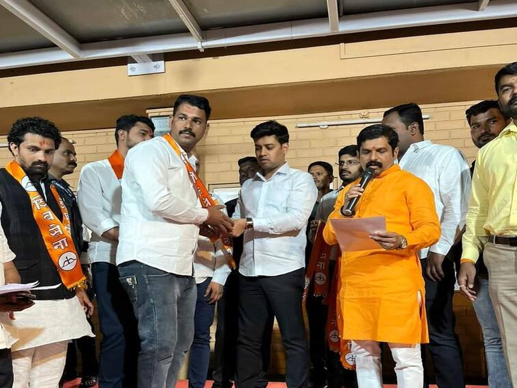 maharashtra News Aurangabad News Three appointed as Aurangabad district head of Yuva Sena Aurangabad: ठाकरे गटाविरोधात शिंदे गटाने दंड थोपटले; युवा सेनेच्या जिल्हाप्रमुखपदी तिघांची नियुक्ती