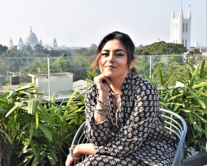 রবীন্দ্রনাথ ঠাকুরের 'পুরানো সেই দিনের কথা' গানটি নয়া আঙ্গিকে লঞ্চ করার জন্য কলকাতায় আসেন। এই রবীন্দ্র সঙ্গীতটিকে নতুন রূপ দিয়েছেন বেলজিয়ান মায়েস্ট্রো সাইমন ফ্রান্সকুয়েট।