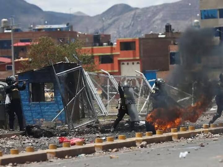 Peru Political Crisis: पेरू में सरकार के खिलाफ जबरदस्त हिंसक प्रदर्शन, 17 लोगों की मौत के बाद कर्फ्यू