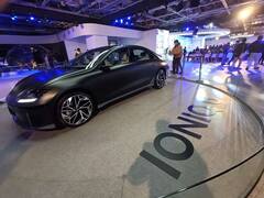 Auto Expo 2023: हुंडई ने अपनी इलेक्ट्रिक कार आयोनिक 6 को किया पेश, देखें तस्वीरें