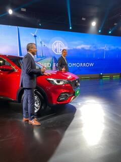 Auto Expo 2023 :  MG - 4 EV हॅचबॅकचे अनावरण,  पाहा फोटो