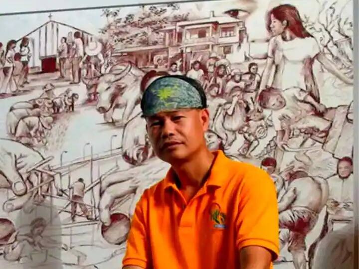 artist in the Philippines is painting with his own blood he uses two liters of blood in a year Alito Circa: फिलिपाईन्समधील आर्टिस्ट चक्क स्वत:च्या रक्ताने काढतोय चित्र,  वर्षभरात वापरतो दोन लिटर रक्त