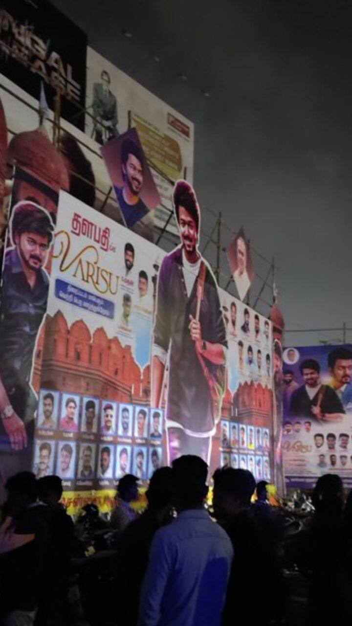 தியேட்டரின் முன்பு விஜய்க்காக வைக்கப்பட்டுள்ள பேனர்