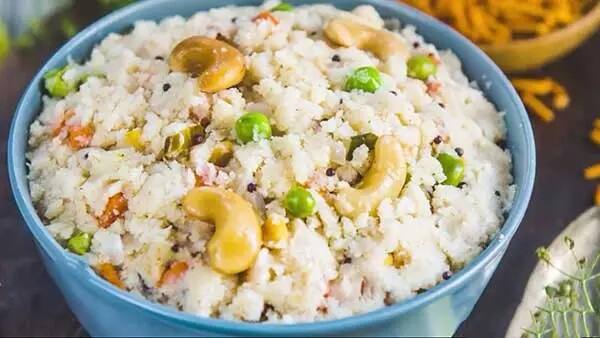 બહુ ઓછો નાસ્તો ખાવો - તમારો નાસ્તો કિંગ સાઈઝનો હોવો જોઈએ. તમારા આહારમાં એવા ખોરાકનો સમાવેશ કરો જે પોષક તત્વોથી ભરપૂર હોય. પ્રોટીનથી સમૃદ્ધ ખોરાક. તમે સવારના નાસ્તામાં દહીં, દૂધ, સૂકા ફળો અને સીડ્સ જેવી વસ્તુઓ ખાઈ શકો છો. તંદુરસ્ત નાસ્તો તમારા મૂડને સુધારવામાં મદદ કરે છે.