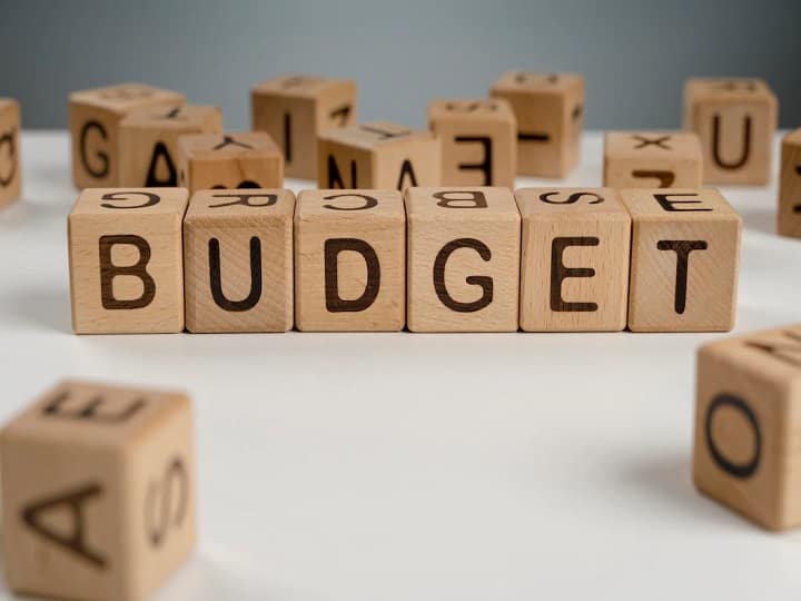 Budget 2023: प्री-बजट मीटिंग से लेकर हलवा सेरेमनी तक, देश के बजट तैयार करने से जुड़ी ये हैं रोचक जानकारियां