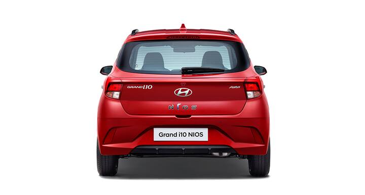 Hyundai ने Auto Expo 2023 च्या आधी Grand i10 Nios चे फेसलिफ्ट मॉडेल समोर आणले आहे. अपडेटेड हॅचबॅकला अधिक फीचर्ससह पूर्णपणे नवीन डिझाइन देण्यात आली आहे.