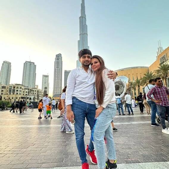 Rakhi Adil Photos: राखी और आदिल की इन रोमांटिक फोटोज का दीवाना हुआ सोशल मीडिया, खूब हो रहीं वायरल Rakhi Adil Photos: राखी और आदिल की इन रोमांटिक फोटोज का दीवाना हुआ सोशल मीडिया, खूब हो रहीं वायरल