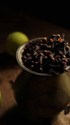 Health Tips : रिकाम्या पोटी लवंग खा, मिळतील अनेक फायदे