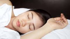 Skin Care Tips: 5 स्लीपिंग मिस्टेक्स जो आपके चेहरे पर एक्ने को कर सकती हैं ट्रिगर, जानें किन गलतियों से बचने की है जरूरत