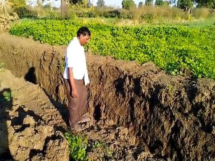Maharashtra Bhandara News Gosikhurd dam administration should pay compensation, farmers demand Bhandara News : खोदकाम एकाच्या शेतात, मोबदला दुसऱ्याला; गोसीखुर्द धरण प्रशासनाचा भंडाऱ्यात अजब कारभार
