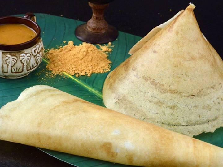 डोसा को फूला हुआ बनाने के लिए ईनो का इस्तेमाल किया जाता है और नरम डोसा बनाने की तरकीब बैटर को अच्छे से फेंटने में है. बच्चे हों या बड़े, यह रेसिपी सभी को बहुत पसंद आएगी.डोसा को और भरने के लिए आप मसाला आलू की स्टफिंग भी डाल सकते हैं.भोजन को और अधिक पौष्टिक बनाने के लिए, मखाना डोसा को चटनी और सांभर के साथ परोसें.ब्रेकफास्ट, लंच या डिनर, यह रेसिपी दिन में कभी भी बनाई जा सकती है. इस रेसिपी को आजमाएं, इसे रेट करें और हमें बताएं कि यह नीचे दिए गए अनुभाग में एक टिप्पणी छोड़ कर कैसी बनी.