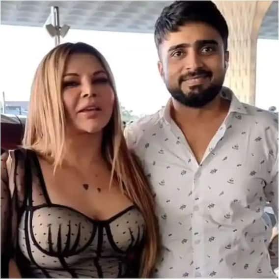 Rakhi Adil Photos: राखी और आदिल की इन रोमांटिक फोटोज का दीवाना हुआ सोशल मीडिया, खूब हो रहीं वायरल Rakhi Adil Photos: राखी और आदिल की इन रोमांटिक फोटोज का दीवाना हुआ सोशल मीडिया, खूब हो रहीं वायरल