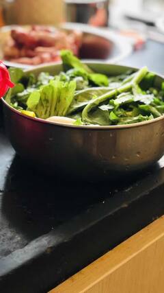 Health Tips : हिवाळ्यात जास्त पालक खाणं आरोग्यासाठी धोकादायक!