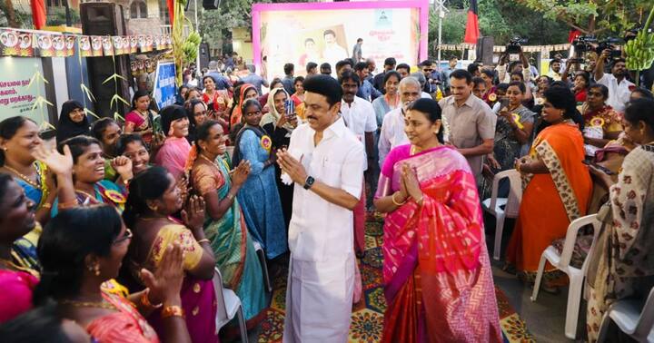 முதலமைச்சருக்கு வரவேற்பளித்த மக்கள்