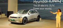 Hyundai Ioniq 5: কিং খানের হাতে আওনিক ৫-এর উদ্বোধন, দেখে নিন ছবি