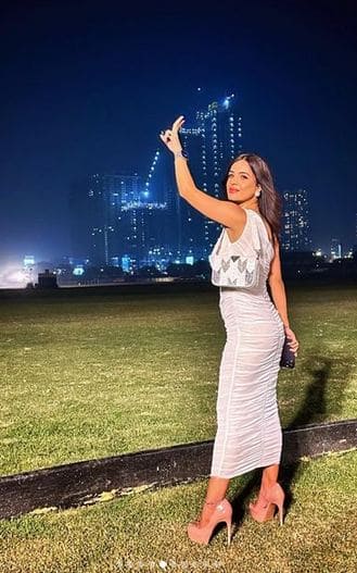 ਭੋਜਪੁਰੀ ਹਸੀਨਾ ਨੇਹਾ ਮਲਿਕ ਦੇ ਅੰਦਾਜ਼ ਦੇ ਸਾਹਮਣੇ ਇੰਡਸਟਰੀ ਦੀਆਂ ਸਾਰੀਆਂ ਅਭਿਨੇਤਰੀਆਂ ਫੇਲ ਹੋ ਜਾਂਦੀਆਂ ਹਨ। ਨੇਹਾ ਆਪਣੀ ਬੋਲਡਨੈੱਸ ਨੂੰ ਲੈ ਕੇ ਸੋਸ਼ਲ ਮੀਡੀਆ 'ਤੇ ਛਾਈ ਰਹਿੰਦੀ ਹੈ।