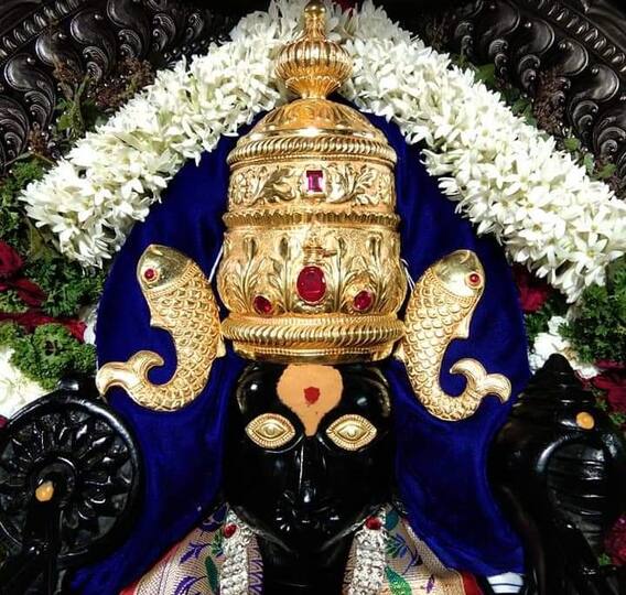 बार्शीचे ग्रामदैवत श्री भगवंताला एक किलोचा सुवर्ण मुकुट