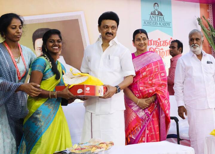 நலத்திட்ட உதவிகள் வழங்கல்