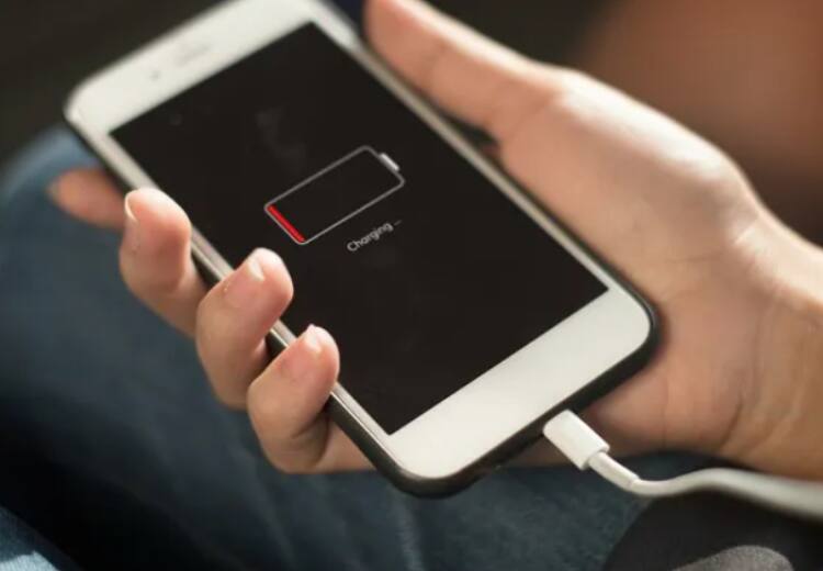 Can smartphone to charge with urnine check details Smartphone: પેશાબથી ચાર્જ કરી શકાશે સ્માર્ટફોન ? જાણો વિગત